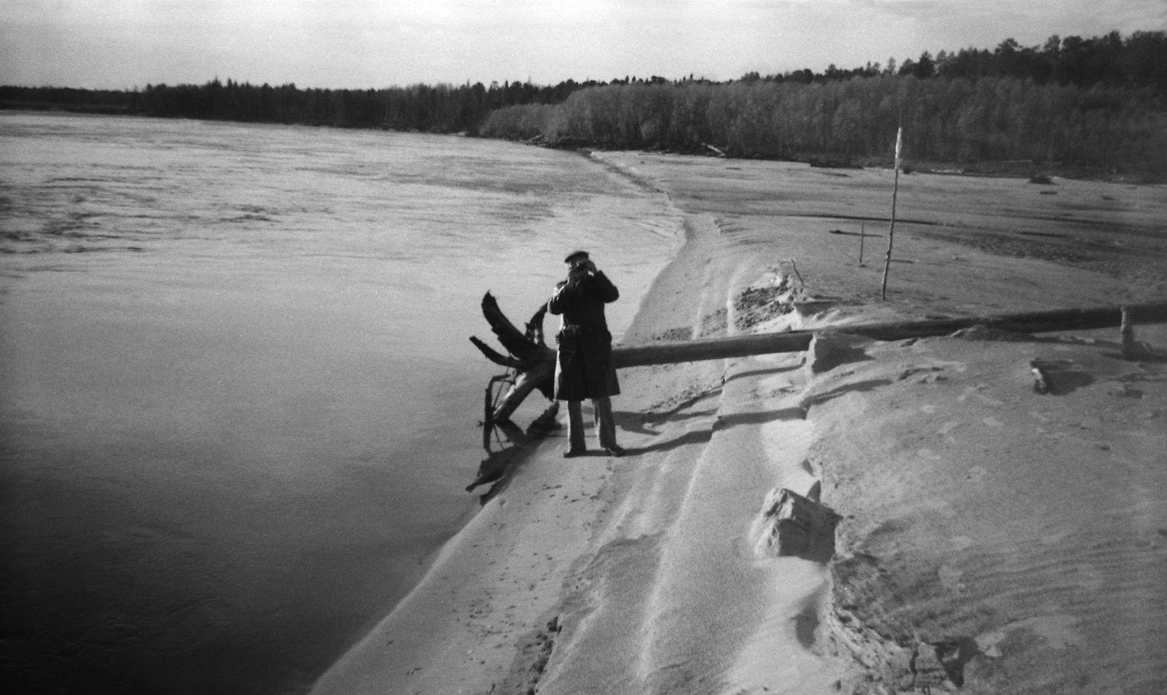 Filmigrupi laevasõit, maastikud, vahepeatus  (1985) - Foto Enn Säde