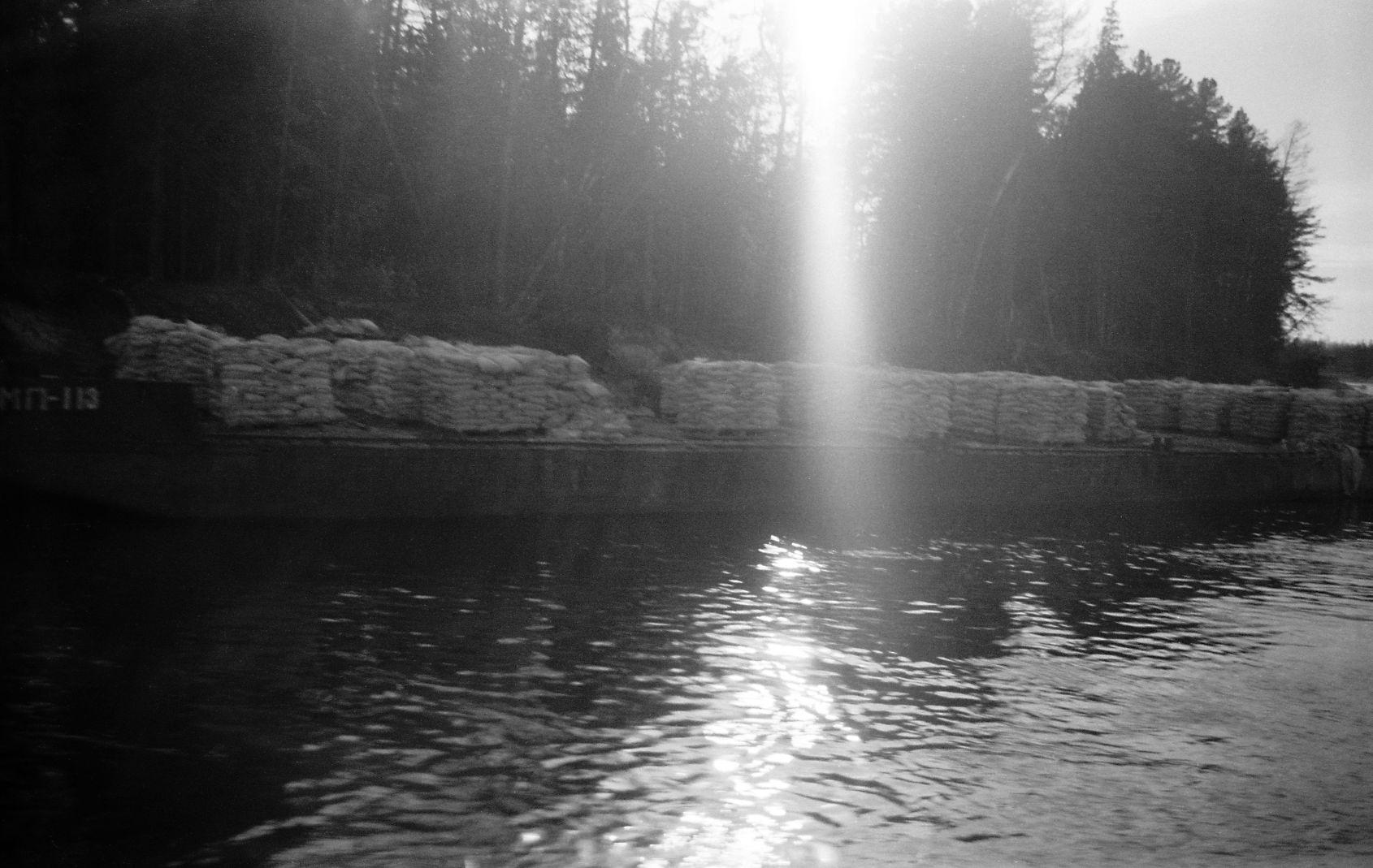 Filmigrupi laevasõit, maastikud, vahepeatus  (1985) - Foto Enn Säde