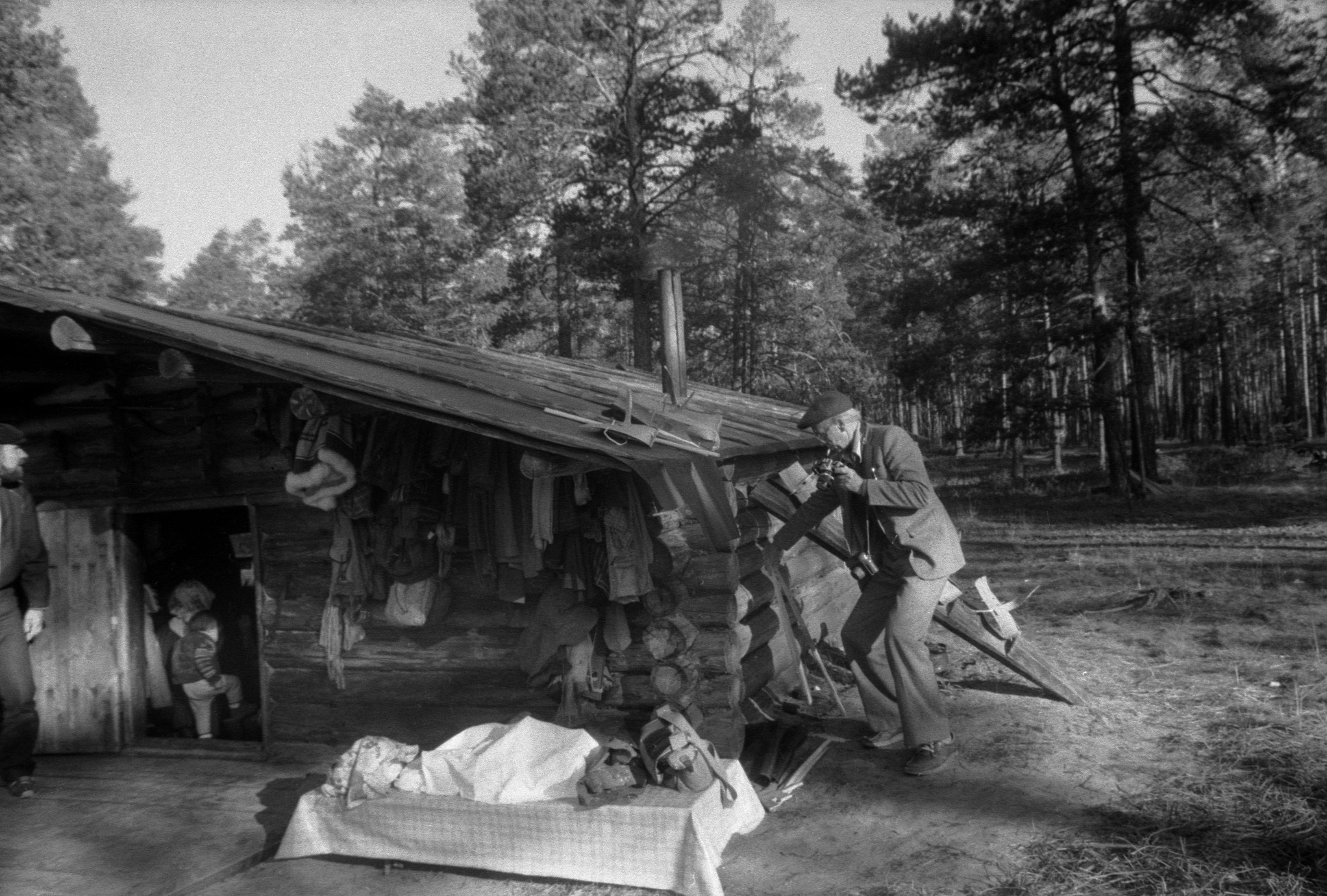 Lennart Meri fotografeerimas filmivõtetel (1985)