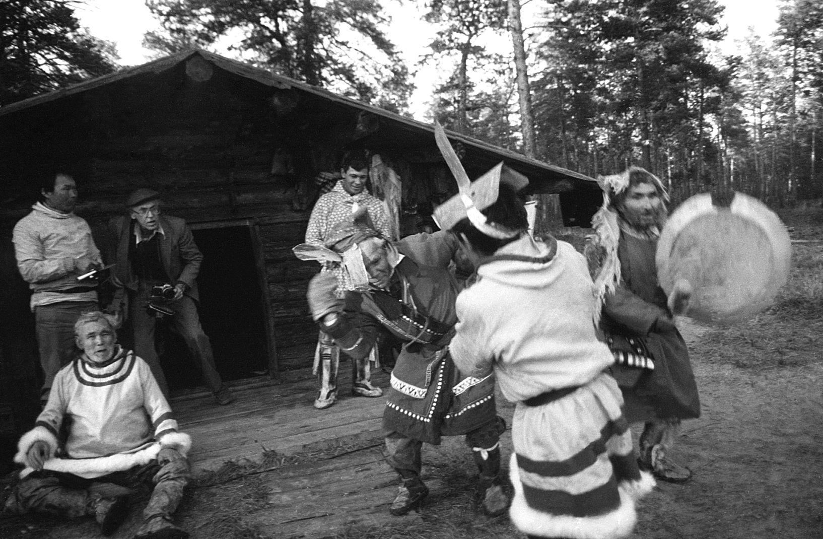 Hantide karupeiede rituaali filmimine - Foto Reet Sokmann