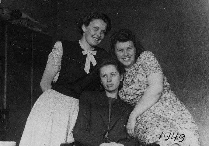 Monteerijad Leili Karpa, Virve Sirel ja Ludmilla Rosental (1949)