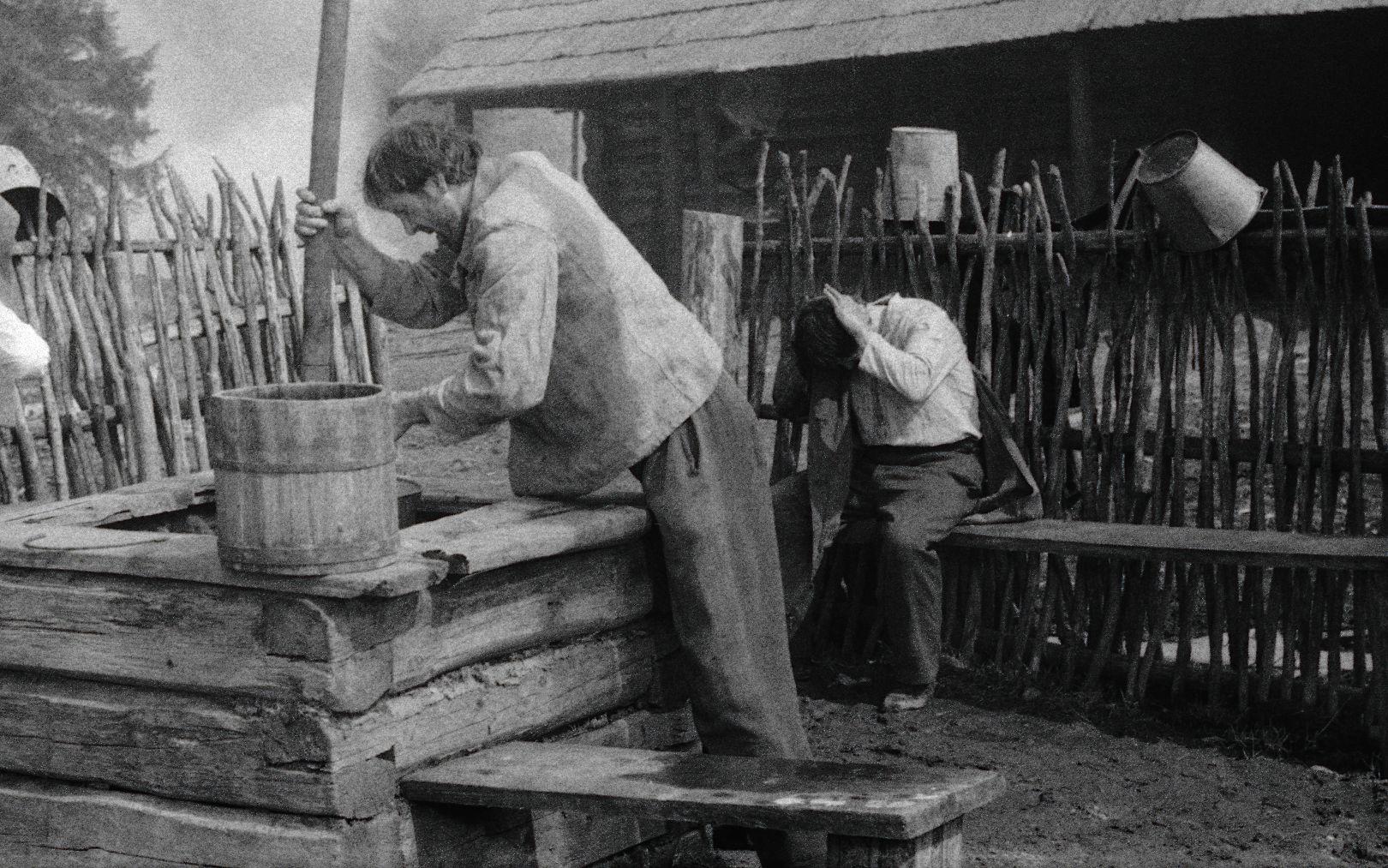 Võõra osatäitja Evald Aavik ja Jüri Piiri osatäitja Rudolf Allabert. 