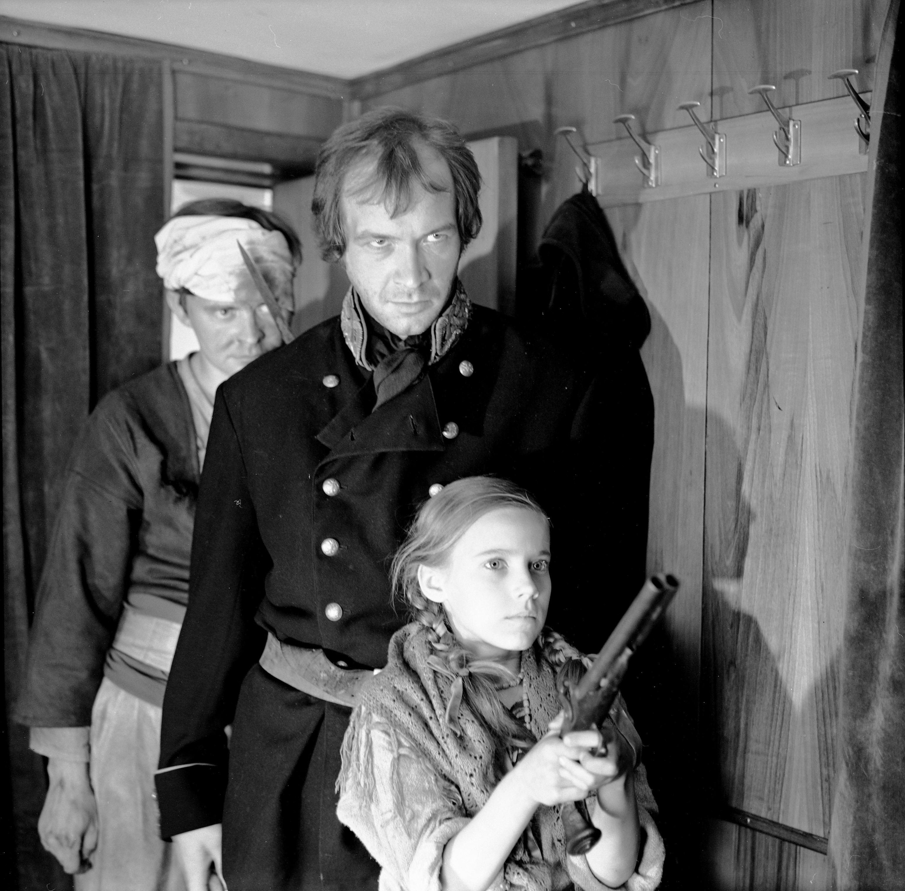 Martsipani osas Arno Saar, Taaniel Tina osas Lembit Peterson, Arabella osas Inga-Kai Puskar 