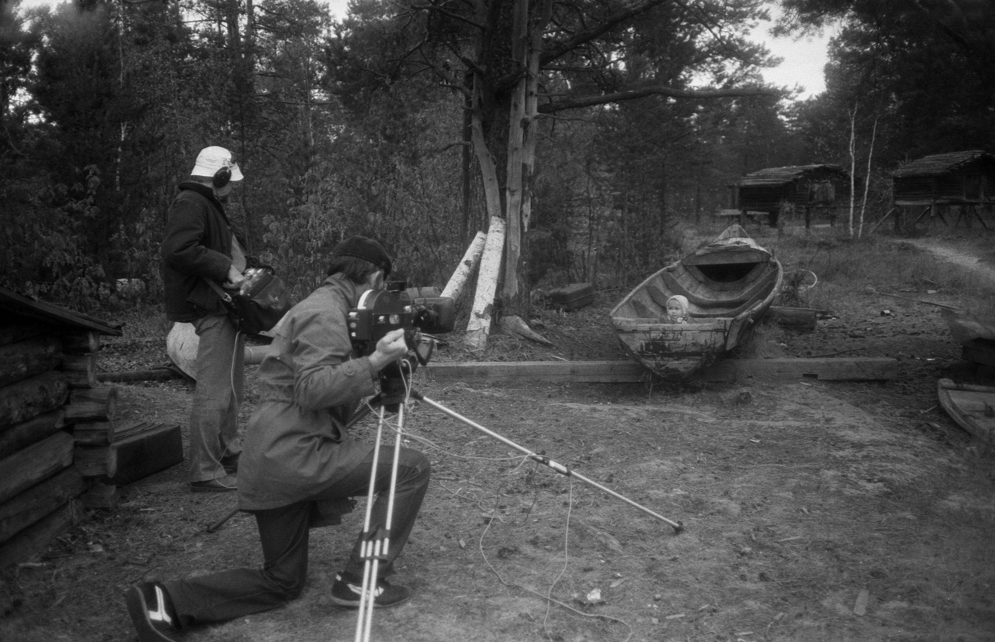 Filmigrupp hantide argipäevas (1988)