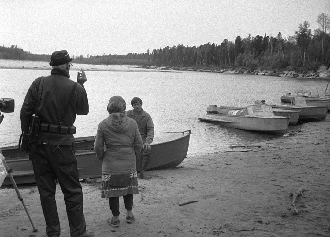 Vassili intervjuu jõe ääres - Foto Maie Jõgi