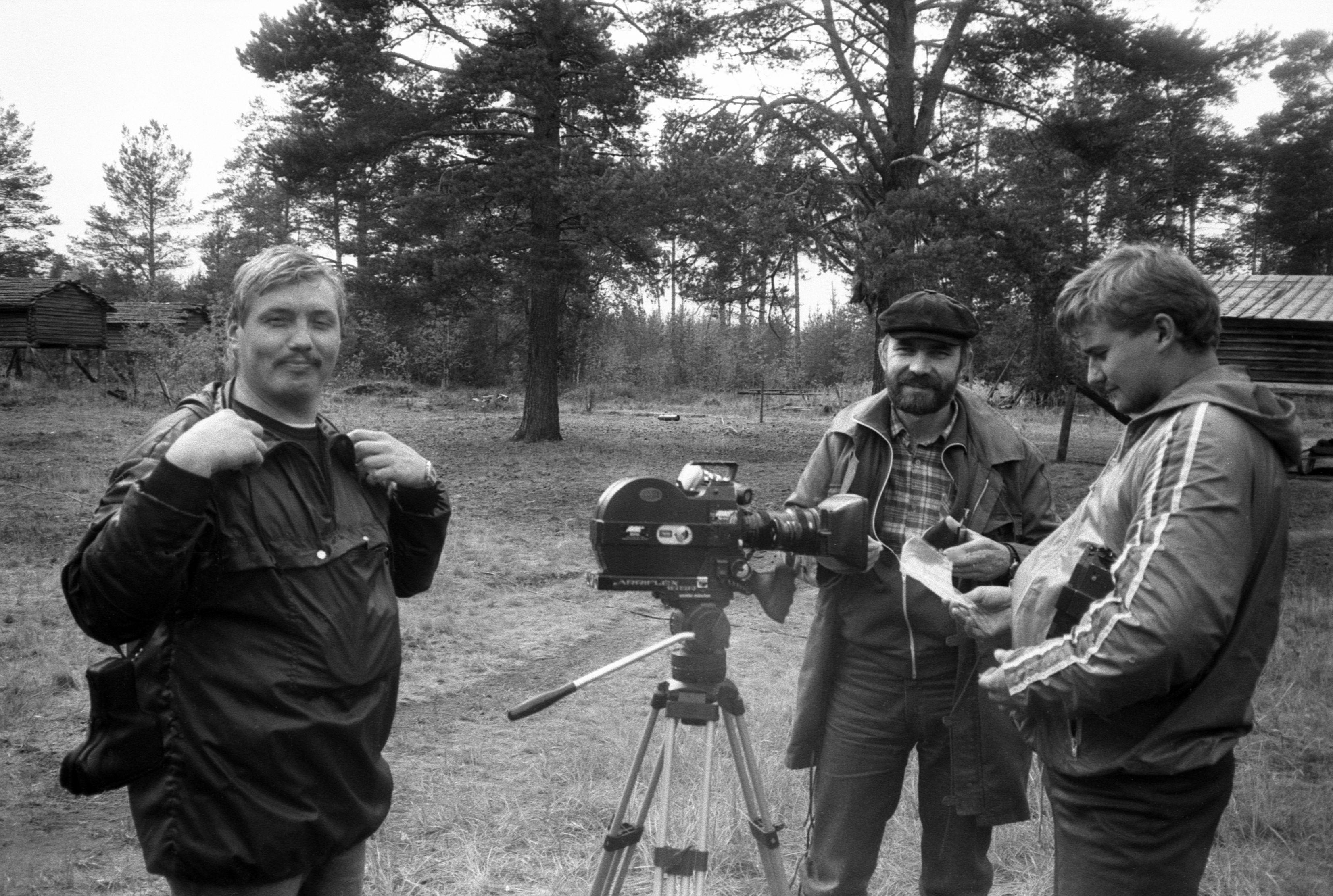 Filmigrupp hantide argipäevas (1988)