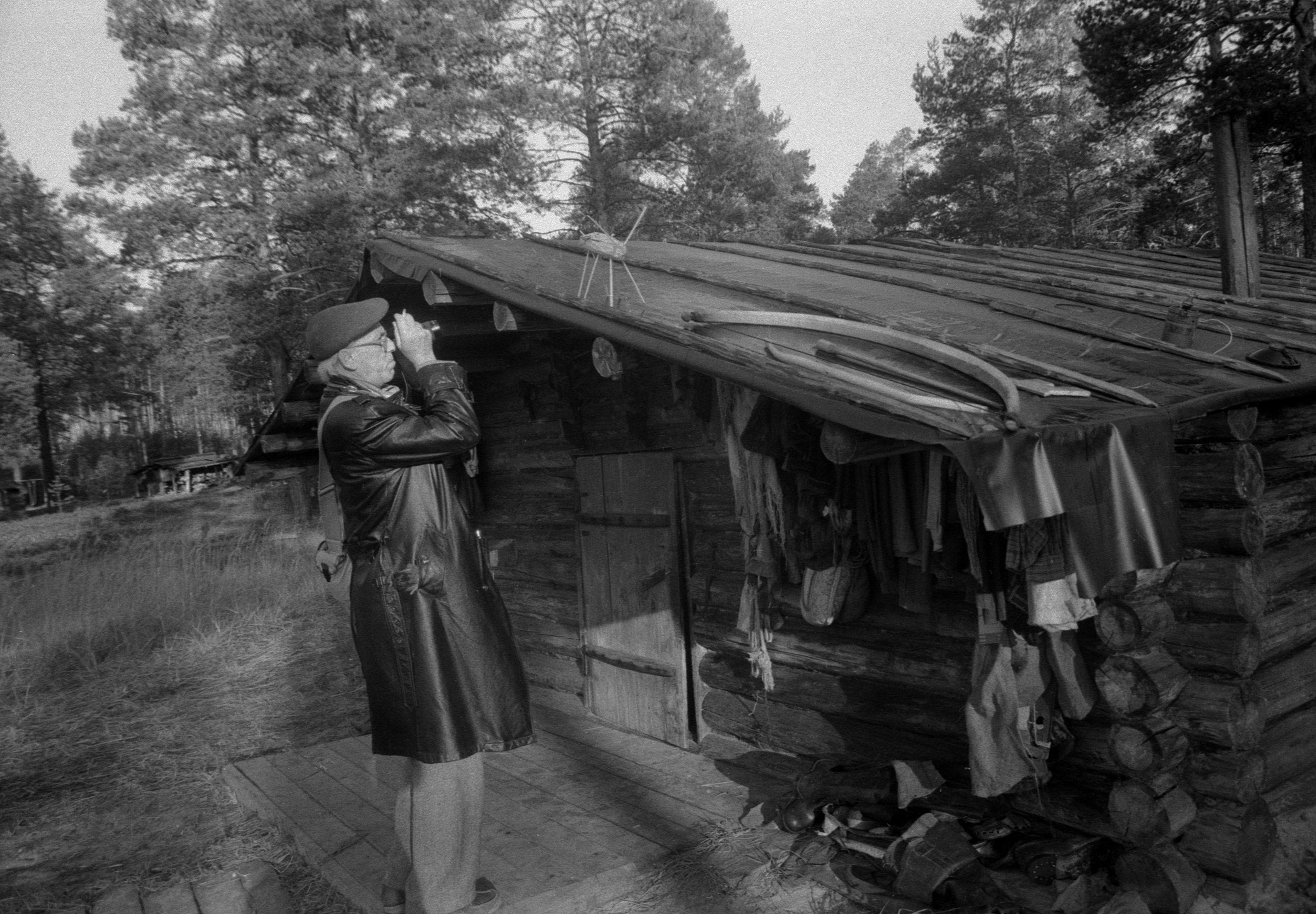 Lennart Meri fotografeerimas filmivõtetel (1985)