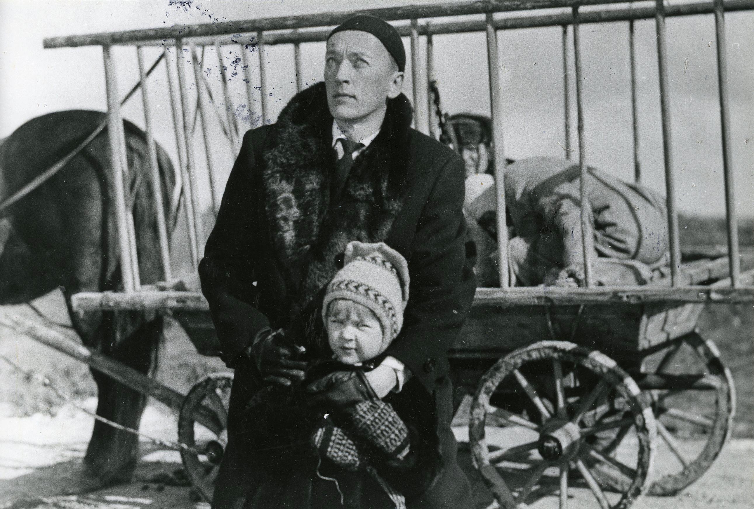 Mängufilm „Äratus“ (1989) - I linnamehe osas Sulev Luik, väikese Liisi osas Liina Litrop - Foto Viktor Mentunen