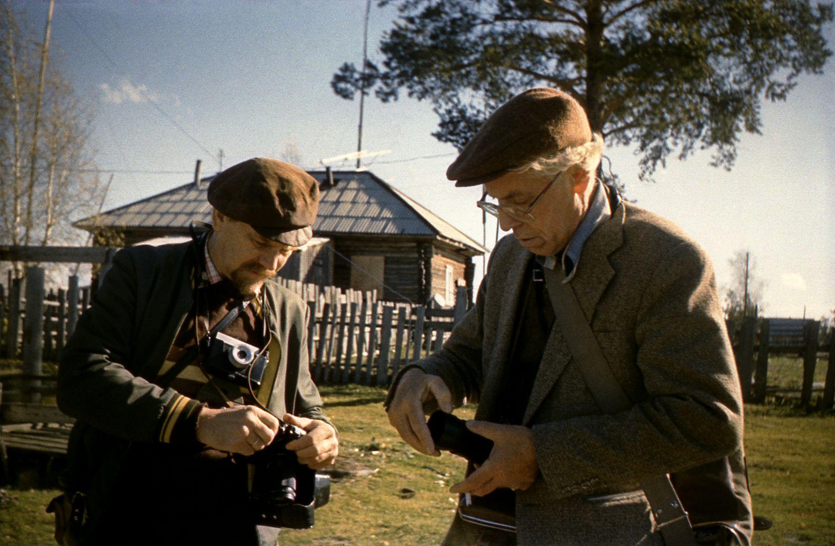 Filmigrupp Agani külas Siberis (1985) - Foto Ago Ruus