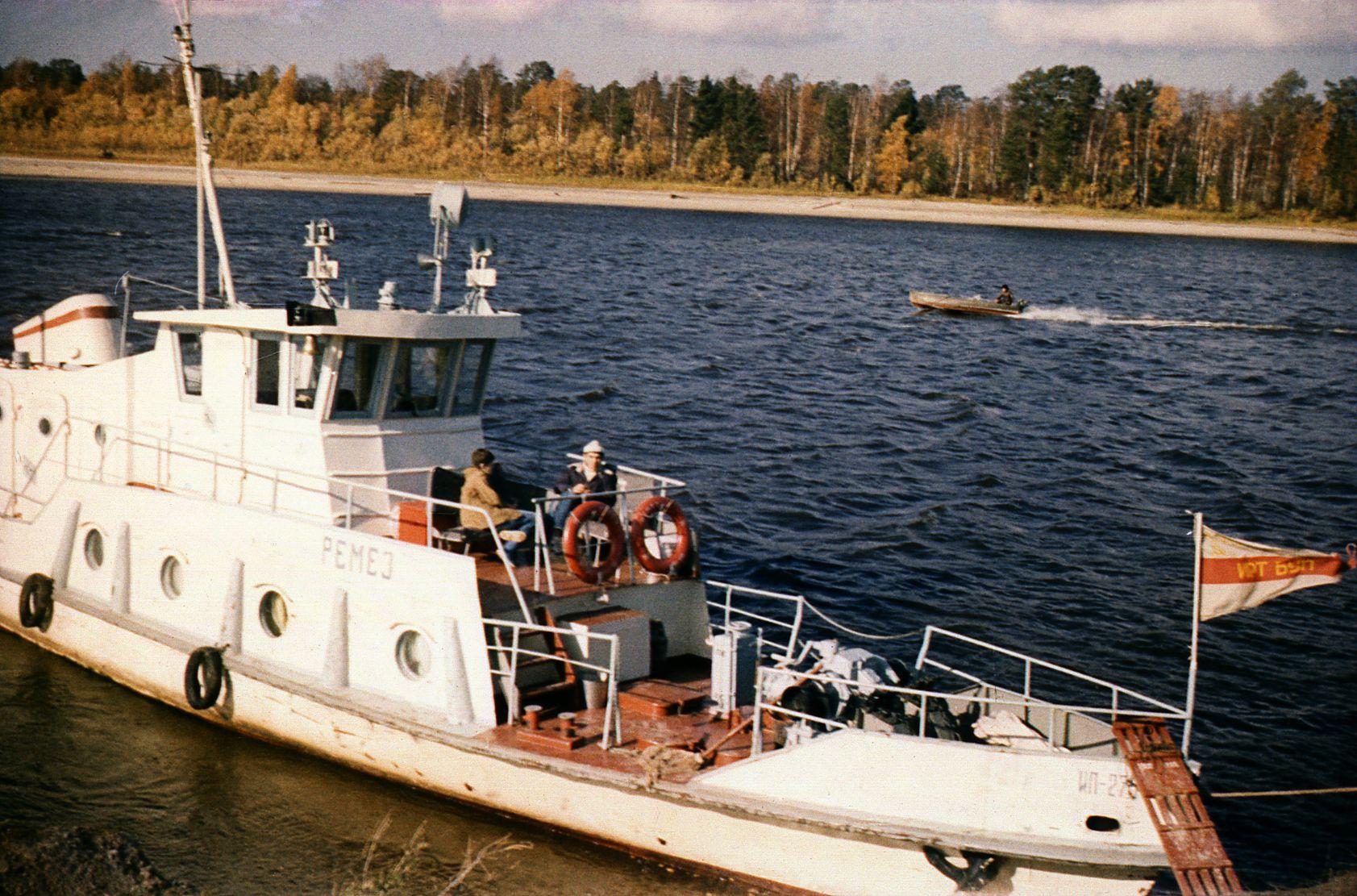 Filmigrupp Agani külas Siberis (1985) - Foto Ago Ruus