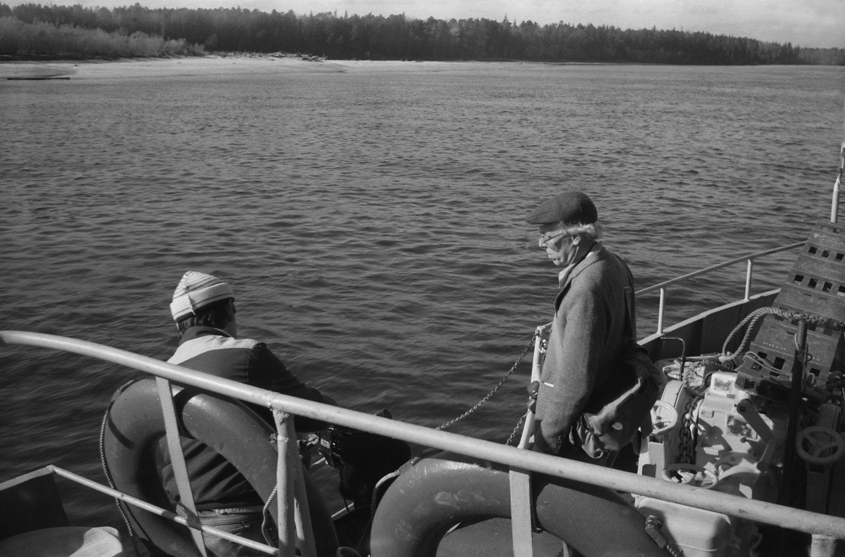 Filmigrupi laevasõit, maastikud, vahepeatus  (1985) - Foto Enn Säde