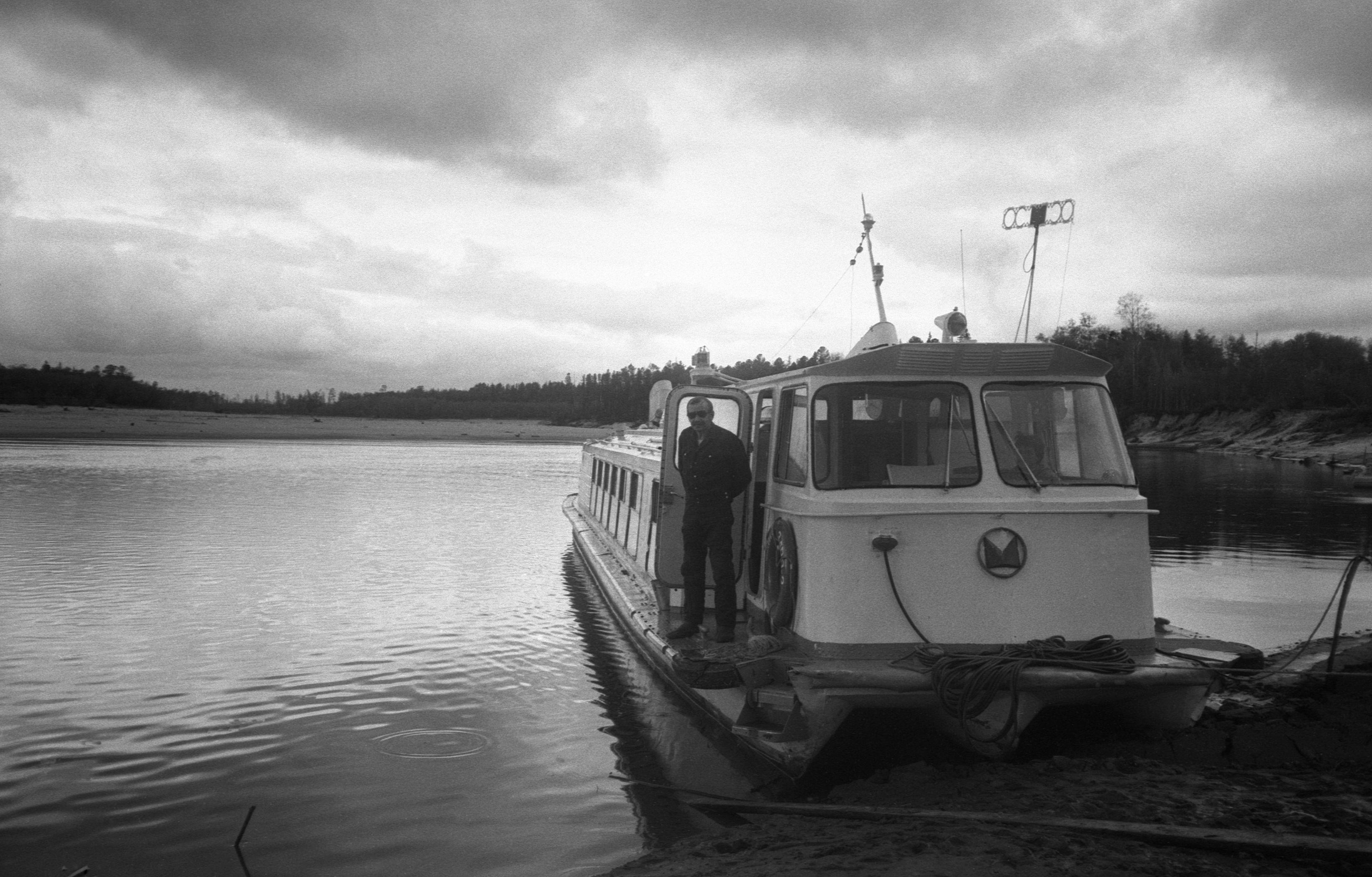 Uus laev  kalda veeres (1988)